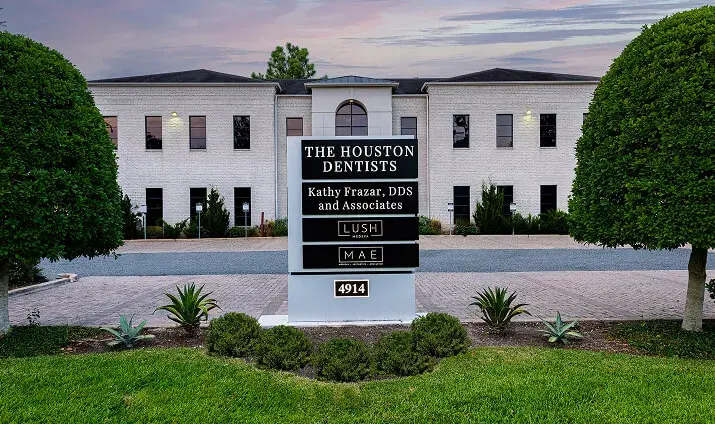Monument & Pylon Signs